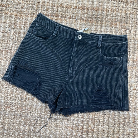 Judith March Black Distressed Cord Shorts size Large - Picture 2 of 5